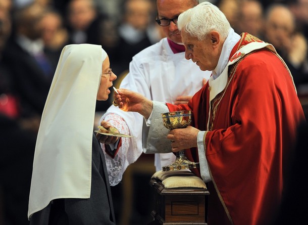 Why We Should Receive Communion on the Tongue