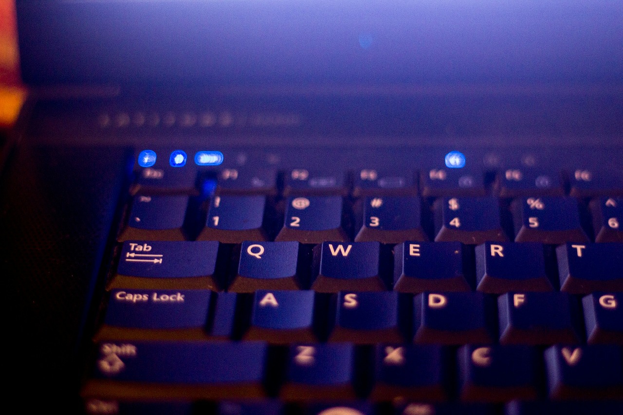 The Strange Polarity of the Online Creative